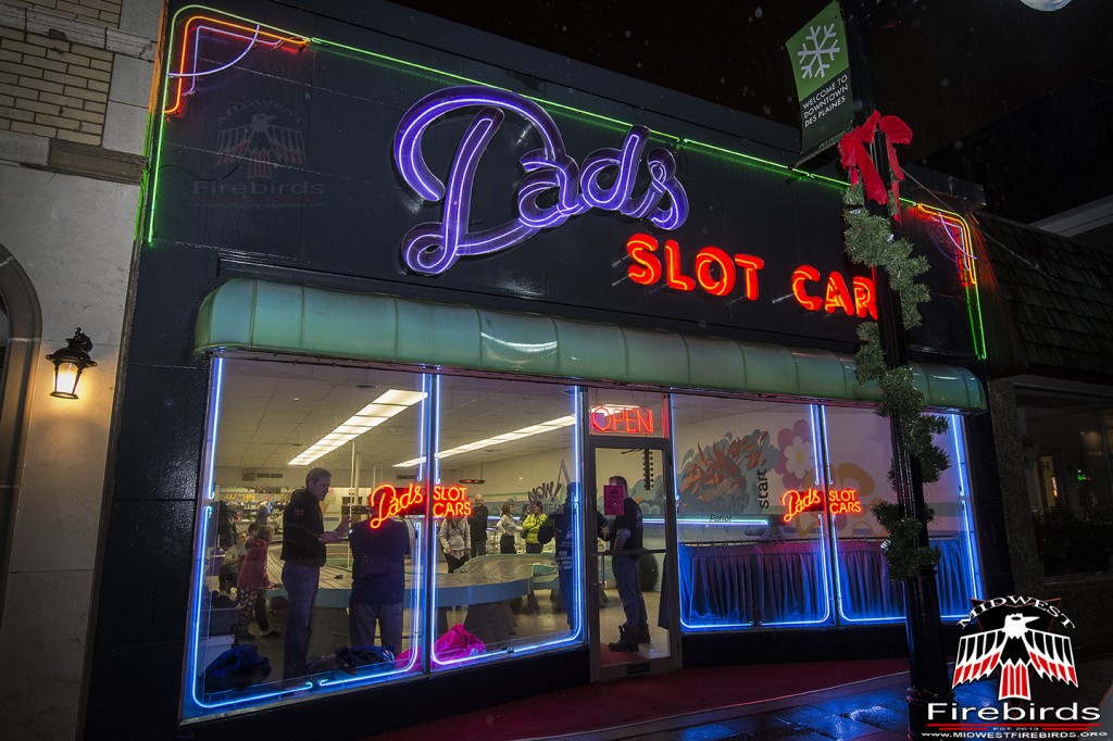     Dad's Slot Cars is located at 700 Lee Street in Des Plaines, IL.